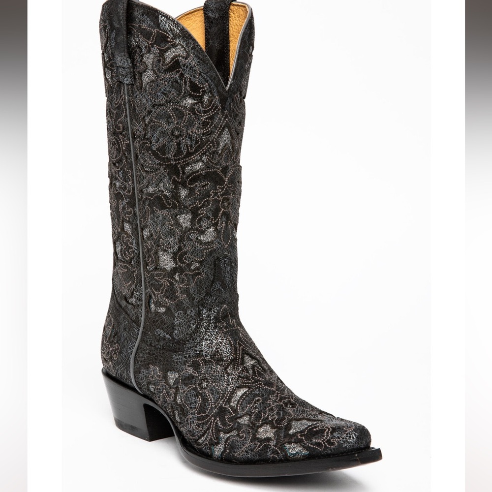Shyanne women’s snip toe boots.